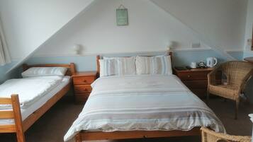 Family Quadruple Room, Multiple Beds, Non Smoking | Iron/ironing board, free WiFi, bed sheets