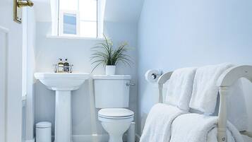 Family Suite, Ensuite (The Nest) | Bathroom