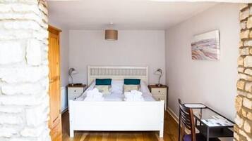 Double Room, Ensuite (Sorrel)