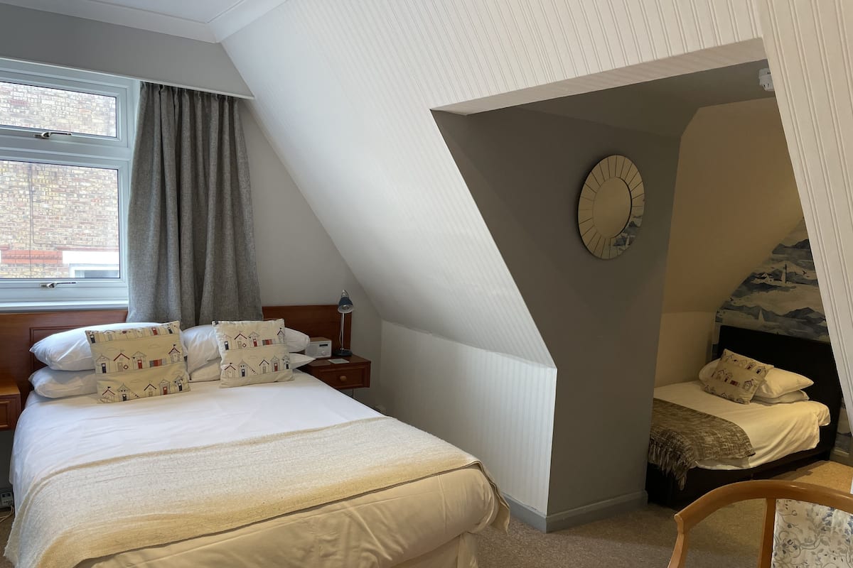 Suite, Ensuite (Family 4)