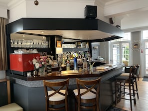Bar (on property) - Knights Court Hotel (Great Yarmouth)