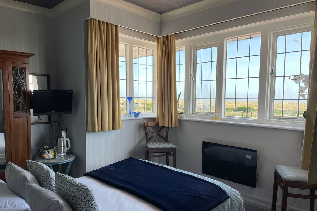 Superior Double Room, Ensuite, Sea View