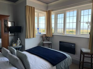 Chambre supérieure double, salle de bain attenante, vue sur la mer
