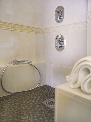 Superior Double or Twin Room, Ensuite | Bathroom - La Fleur de Lys (Shaftesbury)