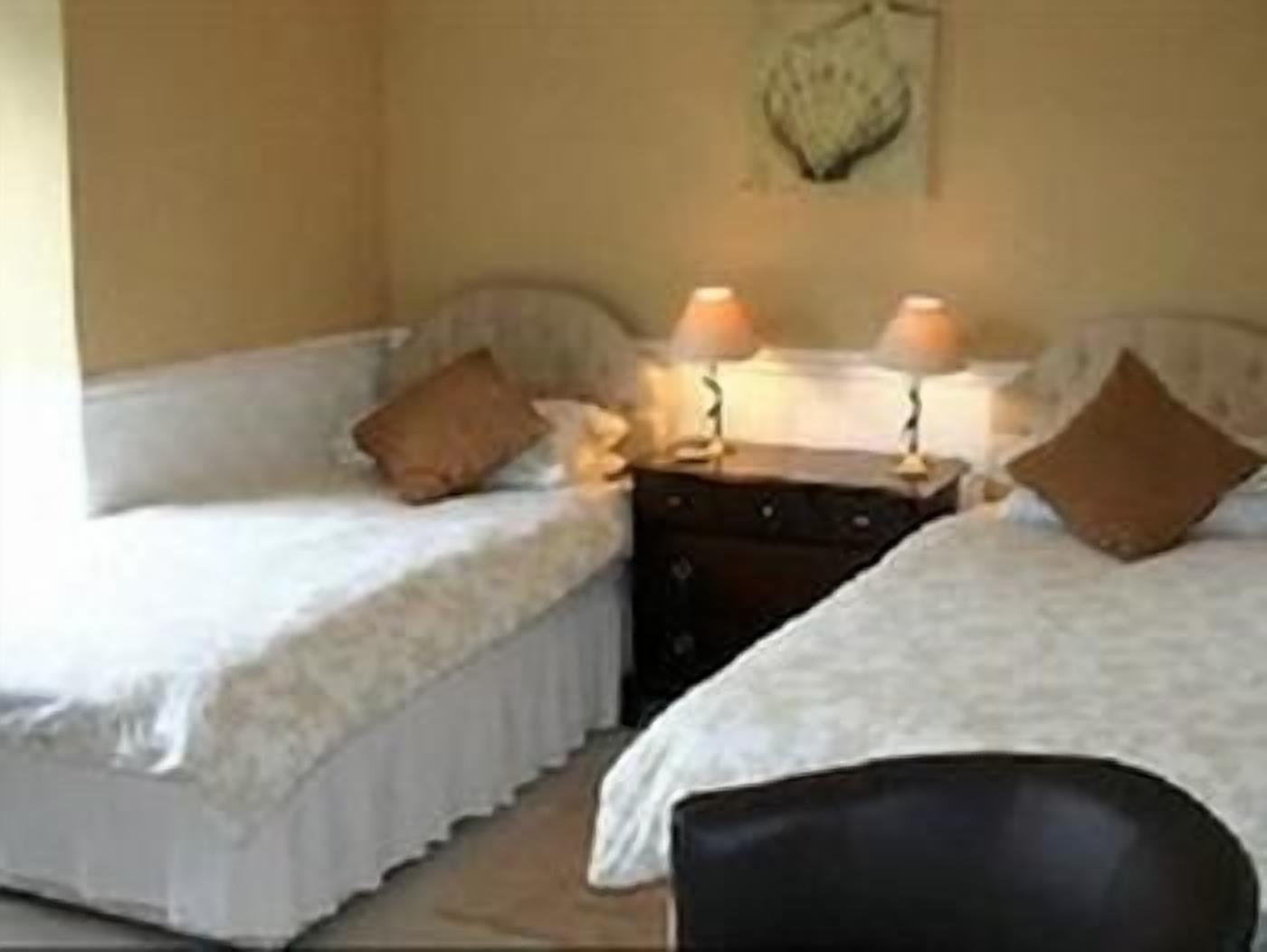 Habitación con 2 camas individuales, baño privado