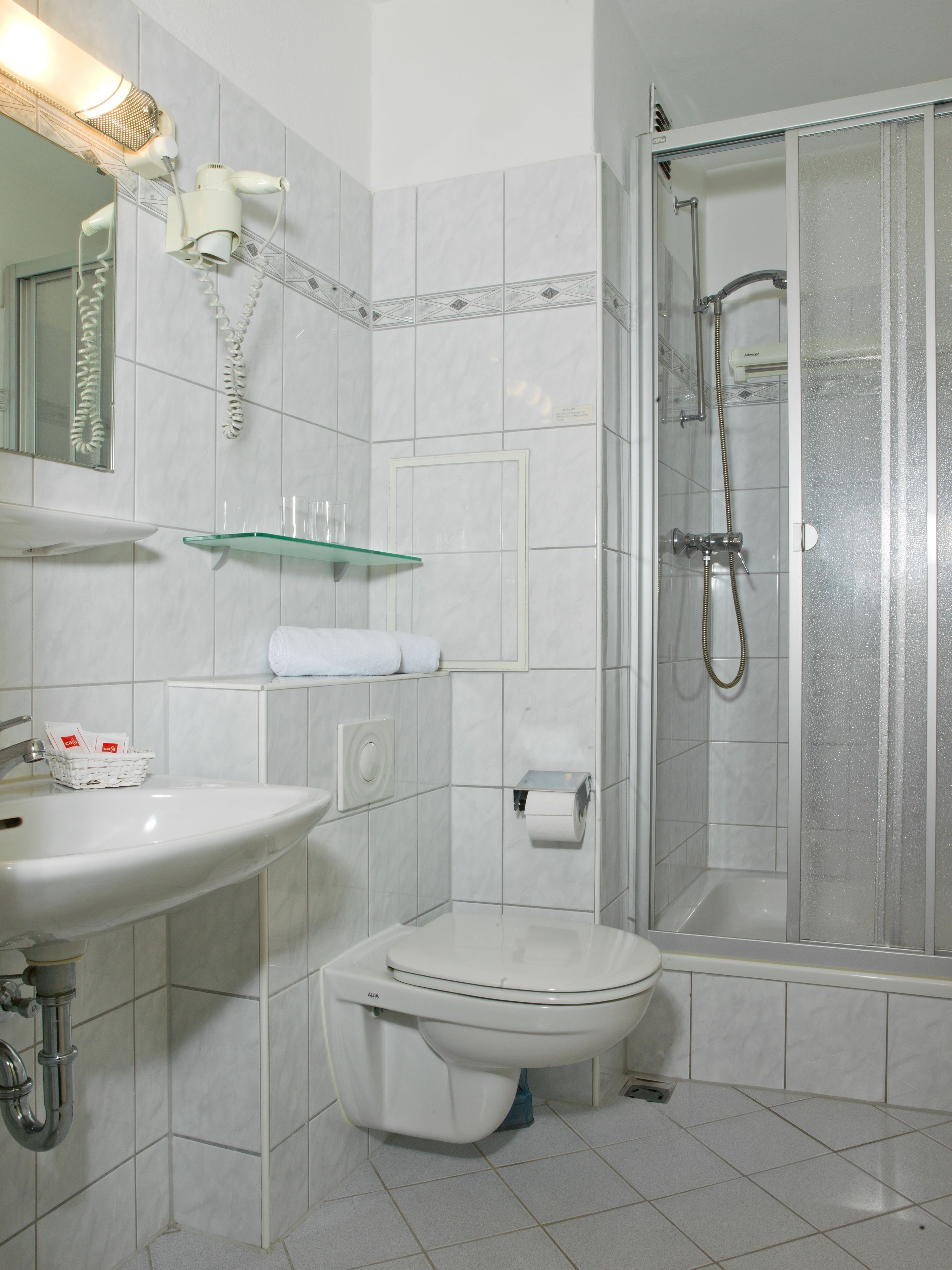 shower, free toiletries, hair dryer, towels