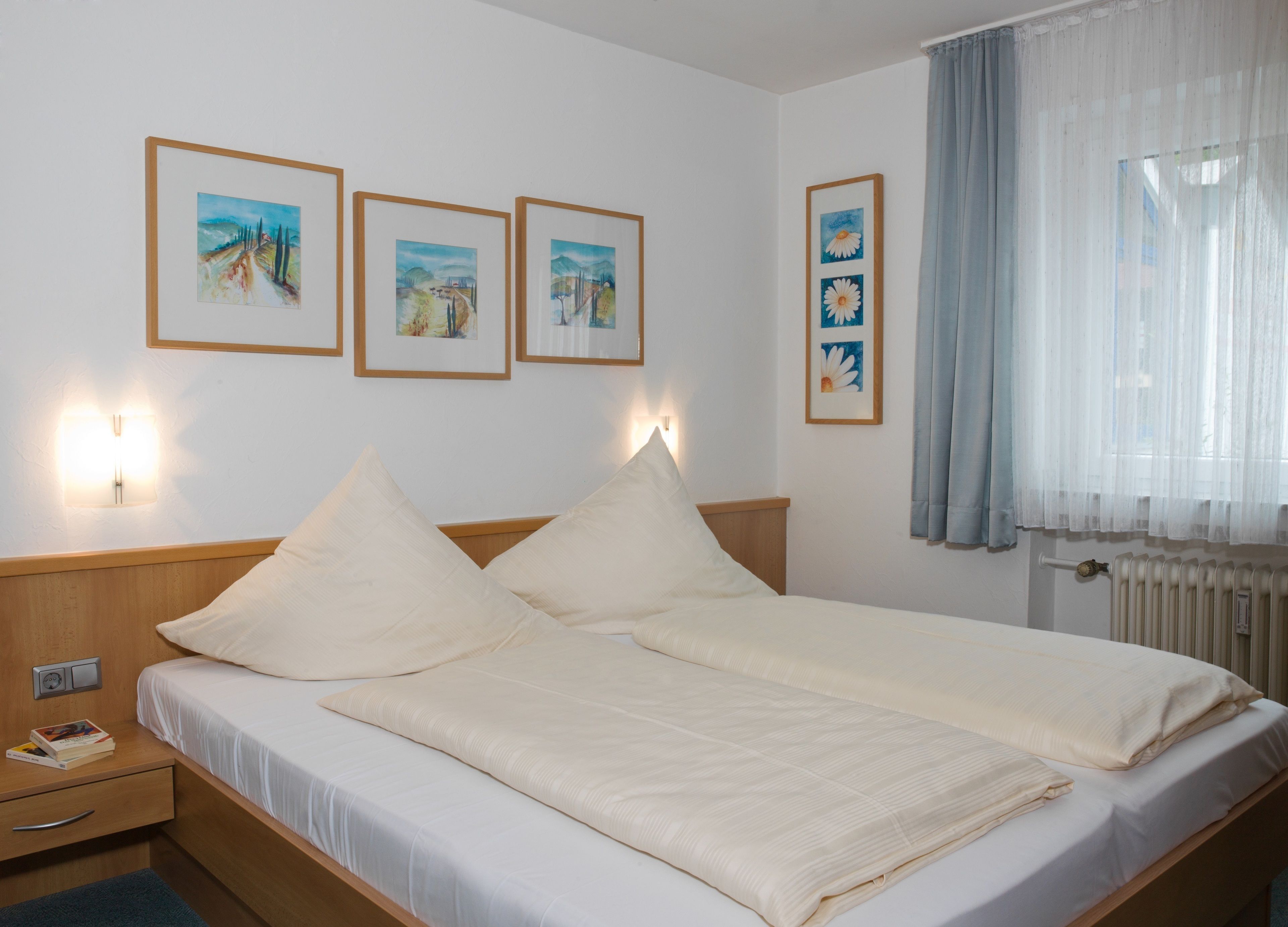 premium bedding, free wifi, bed sheets