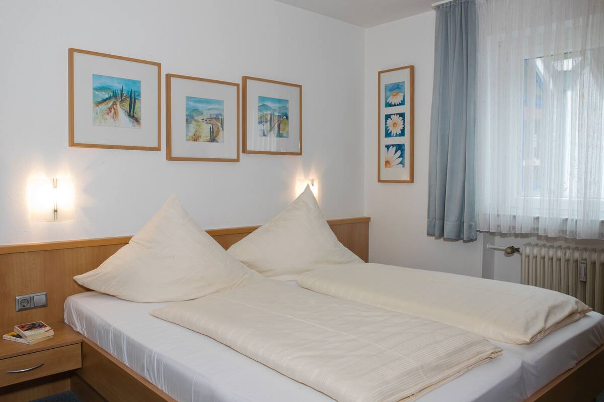 premium bedding, free wifi, bed sheets