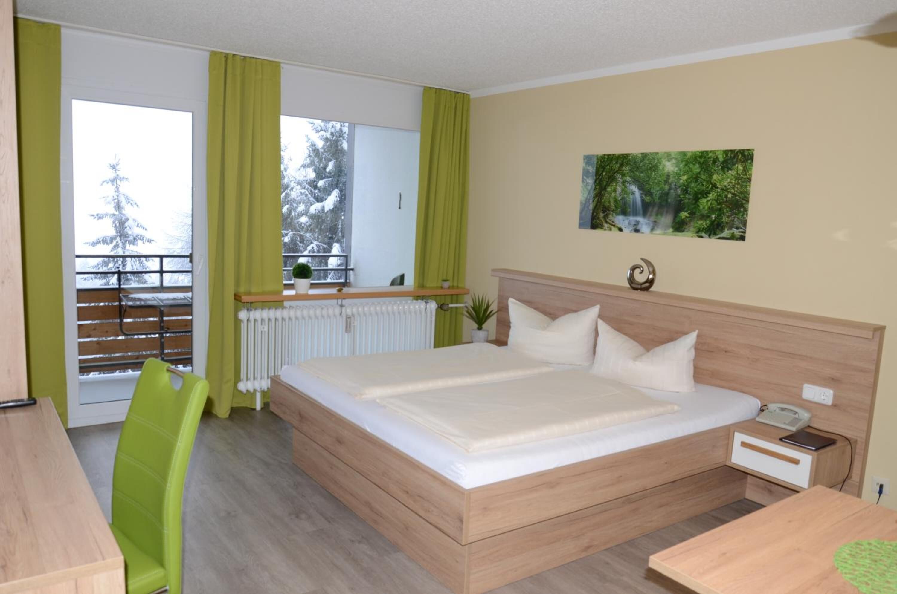 premium bedding, free wifi, bed sheets