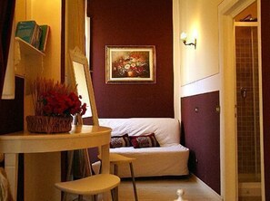 Minibar, in-room safe, desk