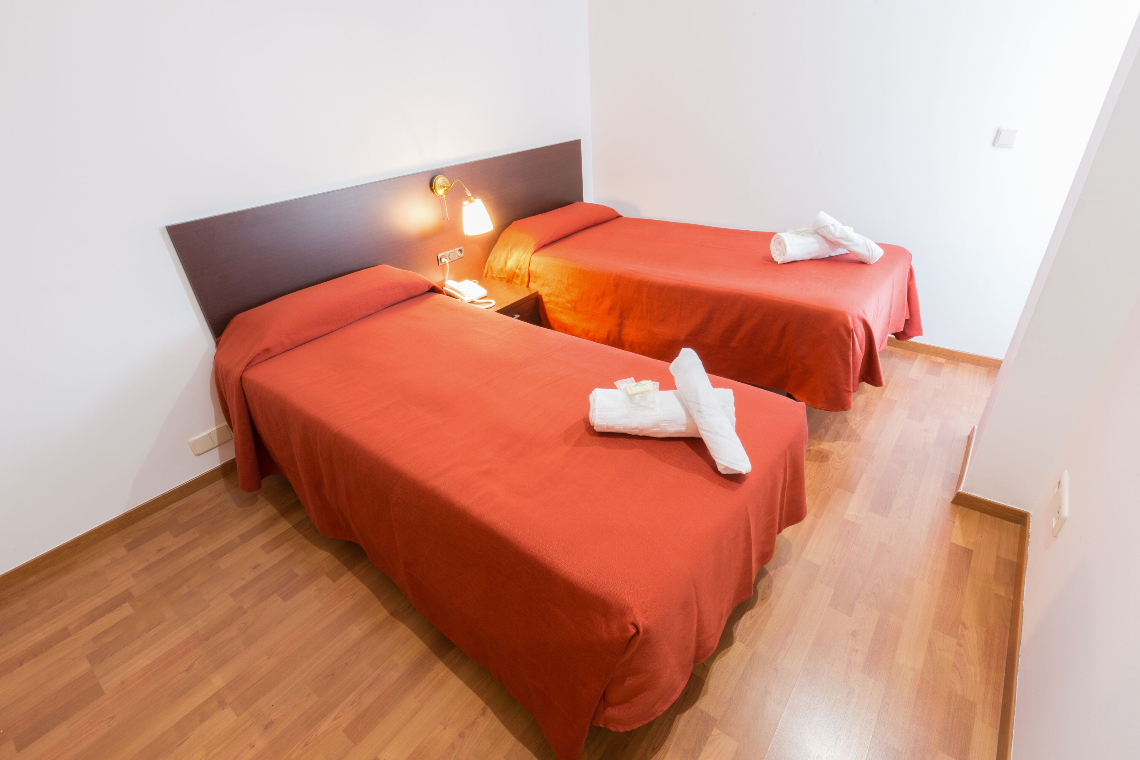 WiFi, bed sheets