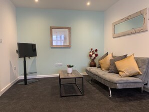 Deluxe Studio | Living area