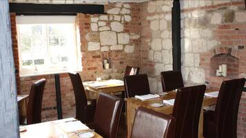 Aamiainen, lounas ja illallinen; brittiläinen keittiö