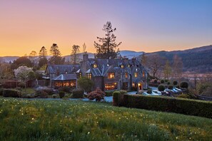 Front of property - Penmaenuchaf Hotel (Dolgellau)