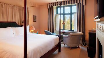 Egyptian cotton sheets, premium bedding, pillow-top beds, minibar