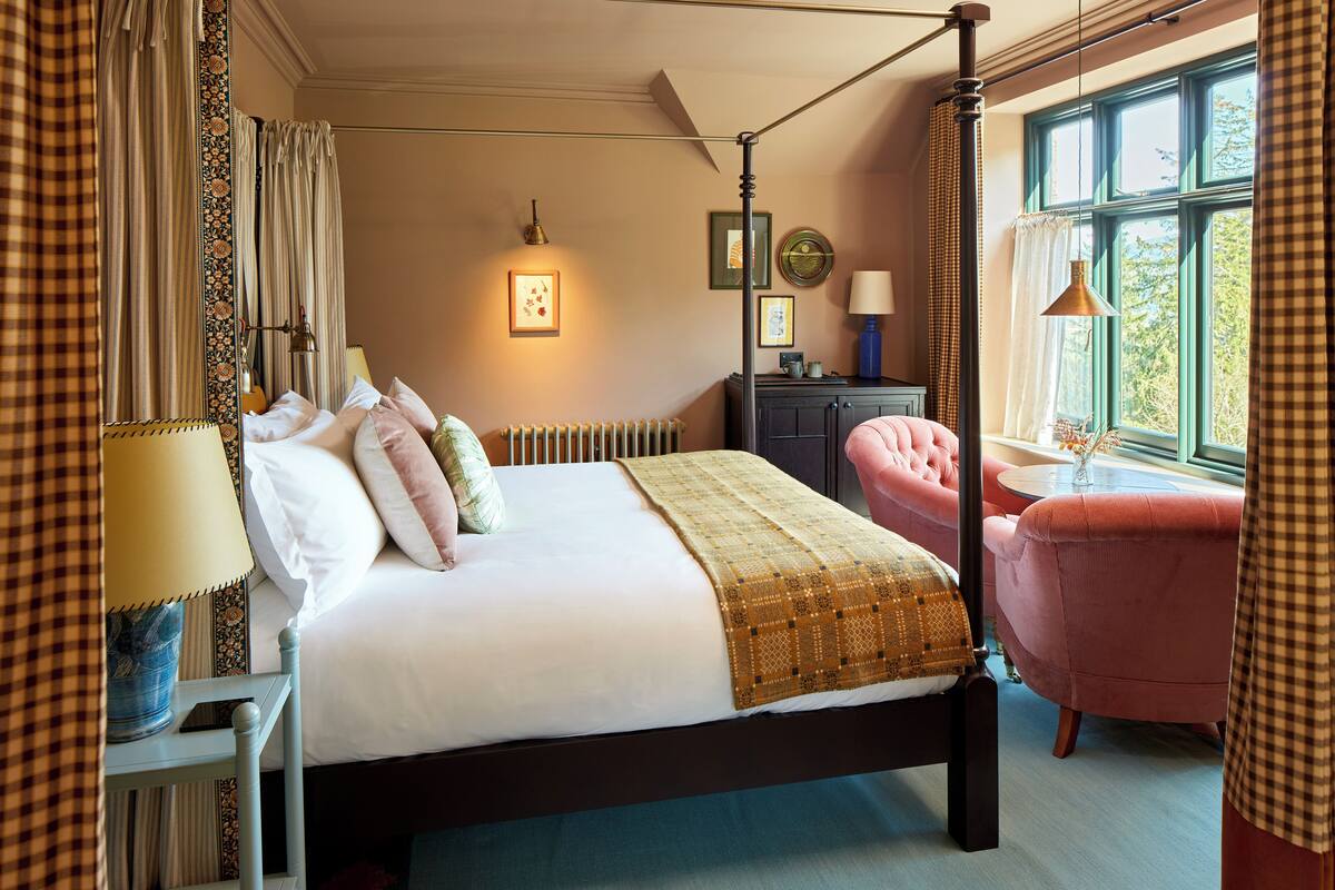 egyptian cotton sheets, premium bedding, pillow-top beds, minibar