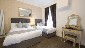 Chambre Quadruple Standard, salle de bains attenante