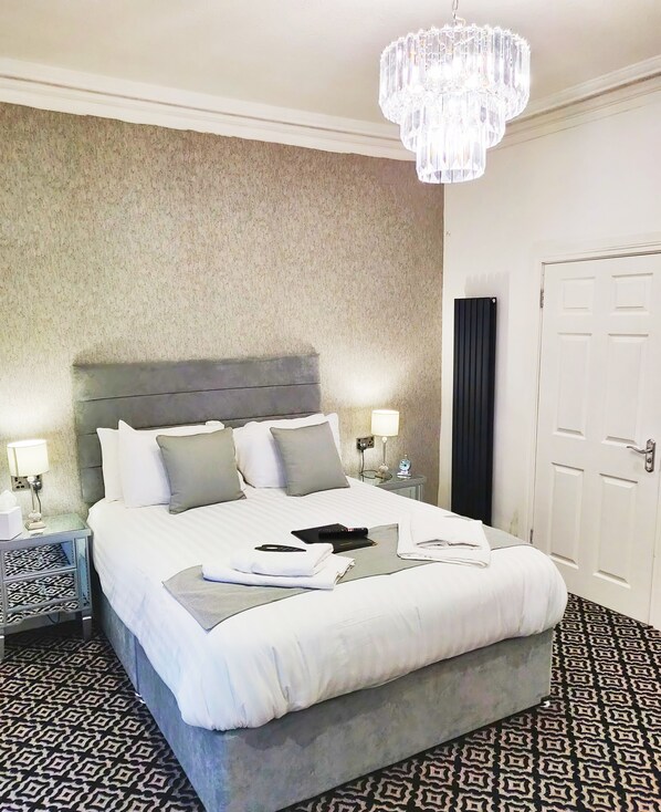 Deluxe Double Room, Ensuite | In-room safe, soundproofing, free WiFi, bed sheets