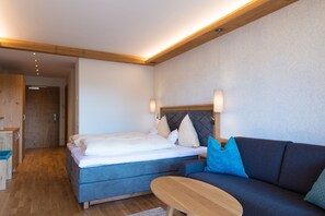 Literie de qualité, couette en duvet, coffre-fort, décor unique