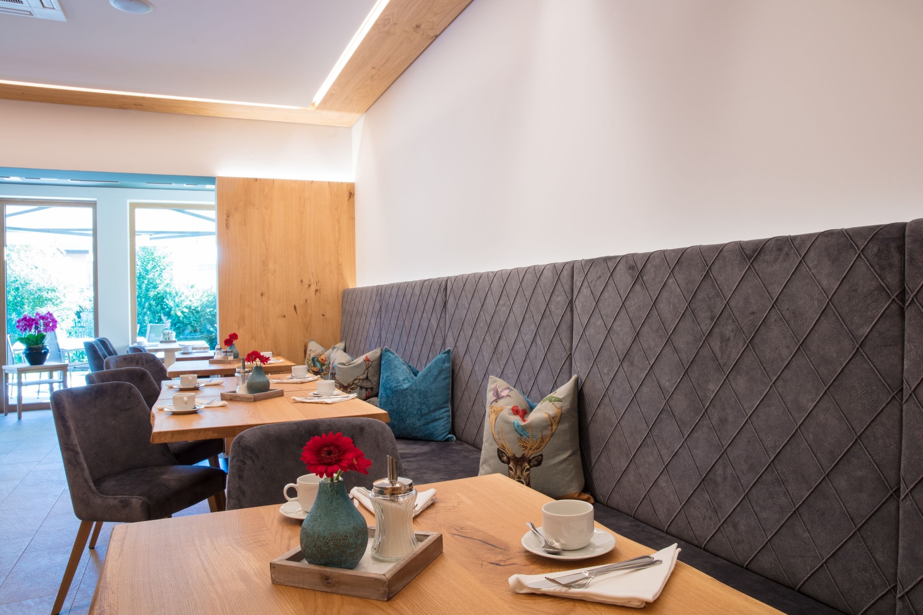 free daily full breakfast