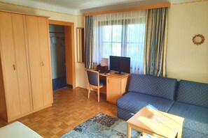 Quarto casal standard, 1 cama King, sacada | Roupas de cama premium, edredons de pluma, cofres nos quartos