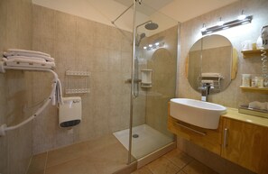 Ylelliset vuodevaatteet, Select Comfort -patjalliset sängyt, minibaari