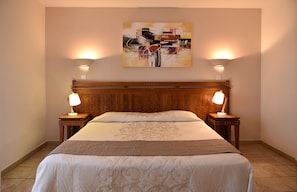Premium bedding, Select Comfort beds, minibar, in-room safe - Hotel A Casa di Maria Cicilia (Ghisonaccia)