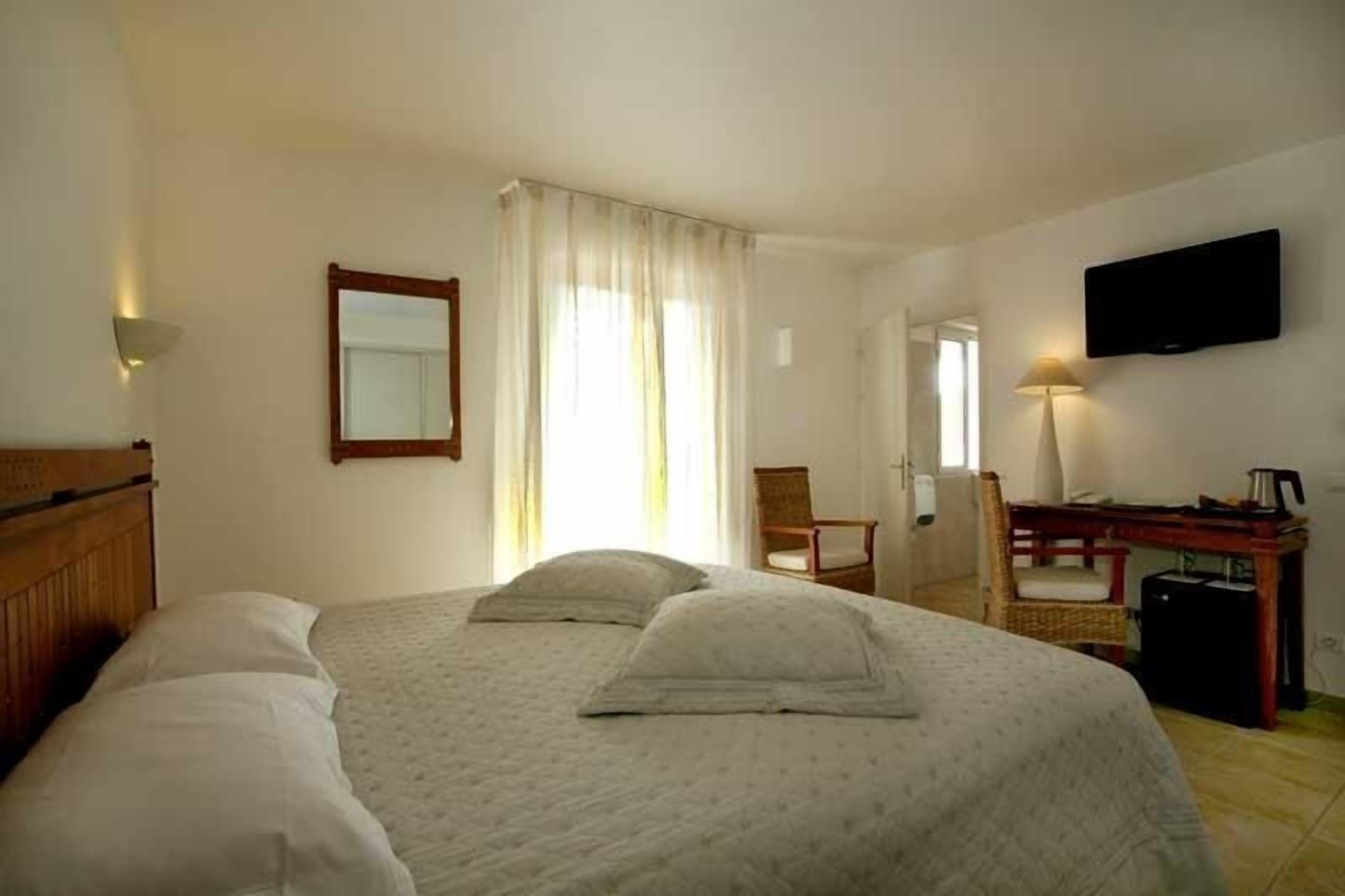 premium bedding, select comfort beds, minibar, in-room safe