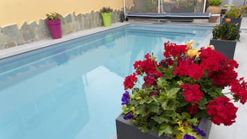 Sæsonbestemt udendørs pool