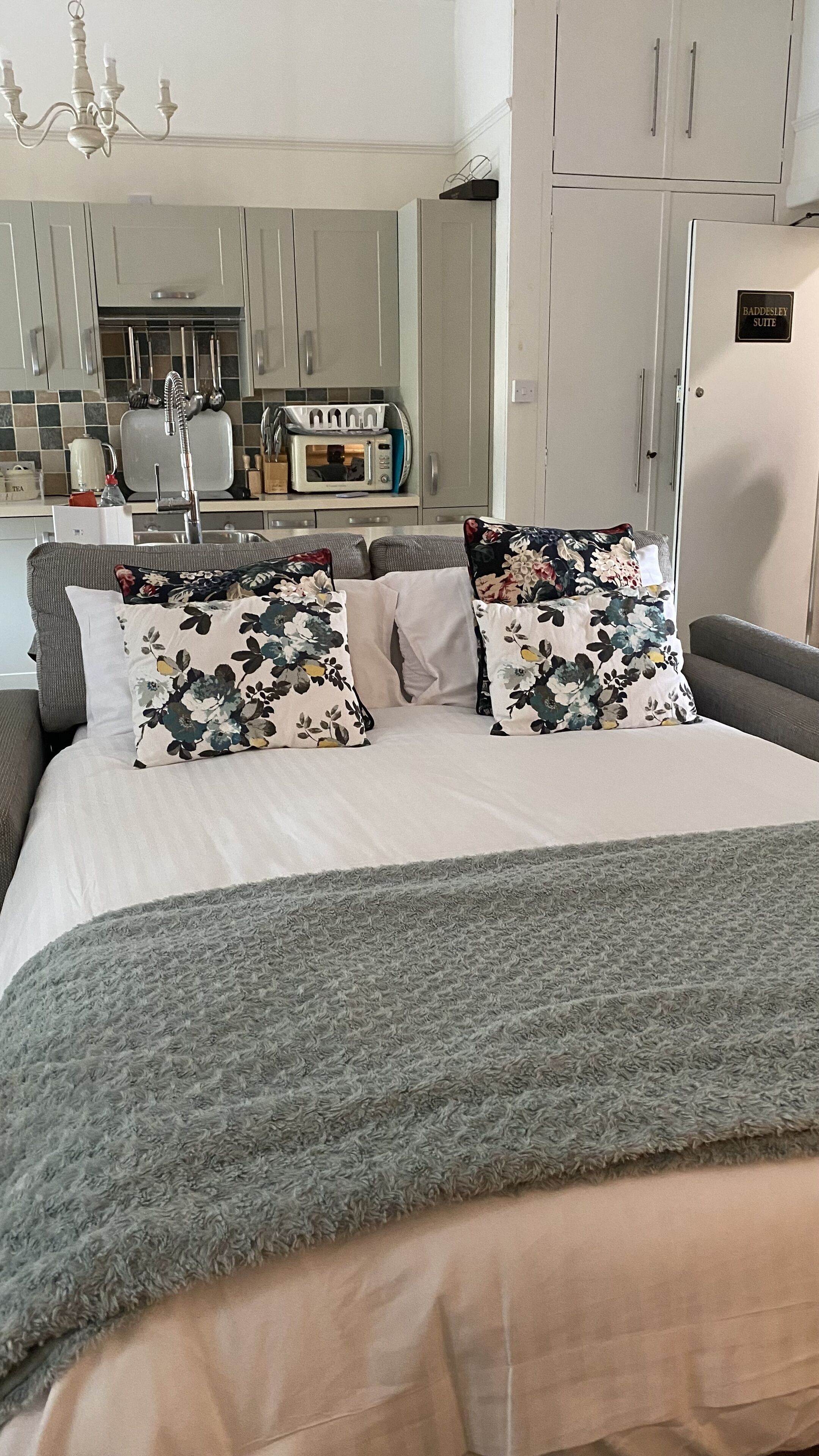 House (Whole House Rental - self-catering) | Premium bedding, pillowtop beds, iron/ironing board, bed sheets