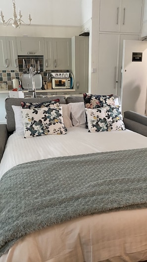 Huis (Whole House Rental - self-catering) | Luxe beddengoed, pillowtop-bedden, een strijkplank/strijkijzer