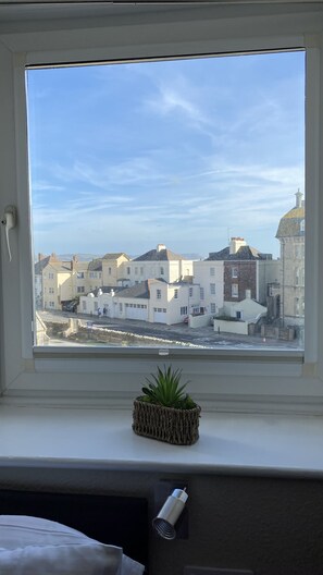 Familierom, eget bad | Sengetøy av topp kvalitet, senger med overmadrass og strykejern/-brett