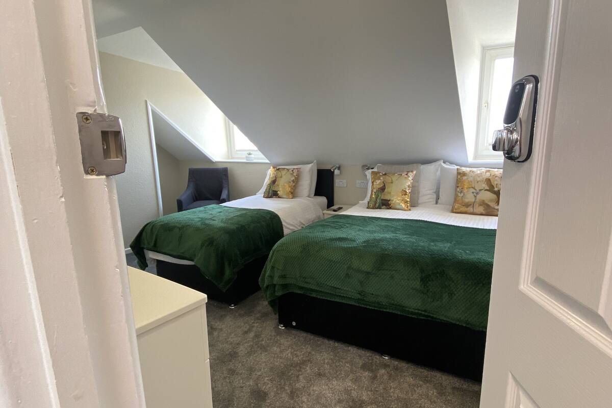 Peralatan tempat tidur premium, tilam berlapik, seterika/papan seterika 
