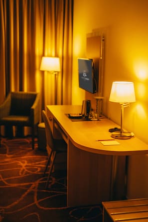 1 bedroom, hypo-allergenic bedding, minibar, in-room safe