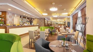 Desayuno completo diario (CZK 350 por persona)