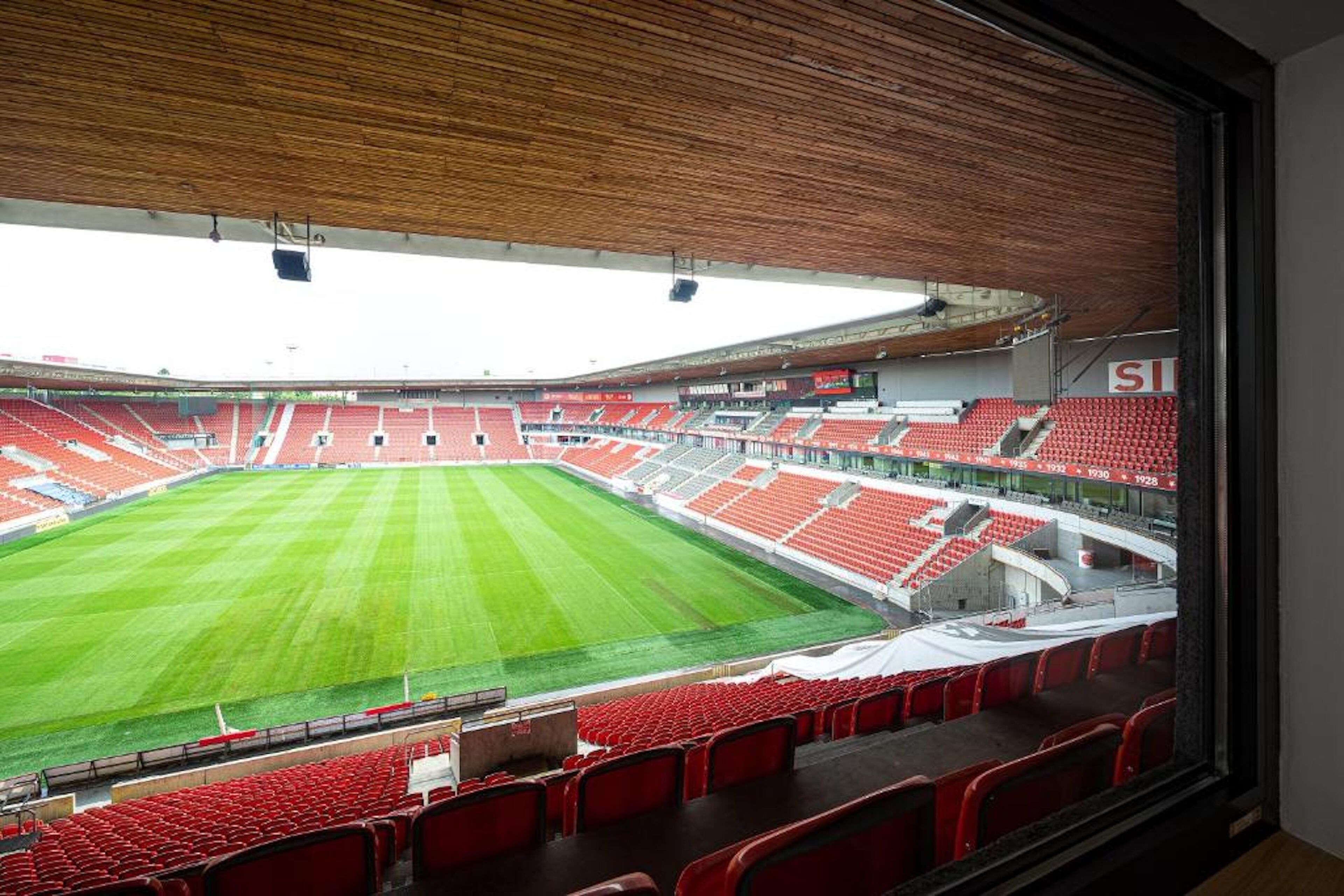 Superior Double Room with Stadium View | 建筑设计