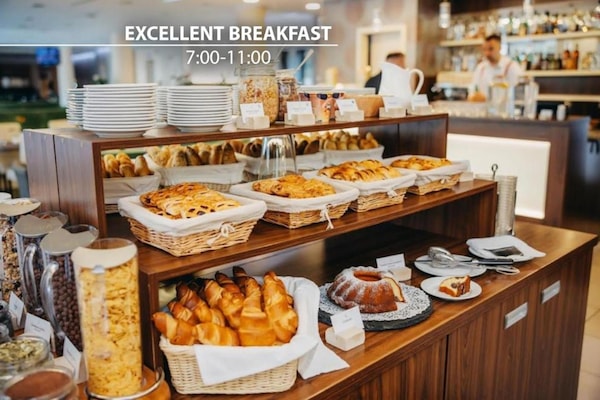 Daily full breakfast (CZK 350 per person)