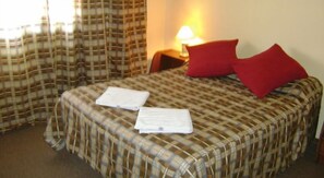 Minibar, free WiFi, bed sheets