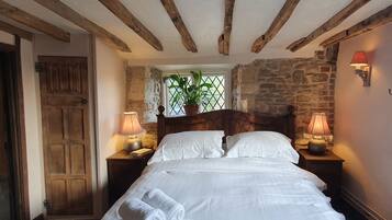 Kahden hengen huone (Room 4, 1st Floor) | Egyptinpuuvillaiset lakanat, ylelliset vuodevaatteet