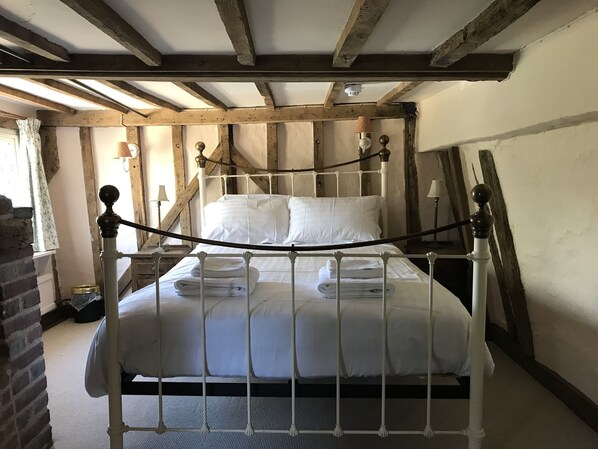 Triple Room, Bathtub (Room 1)