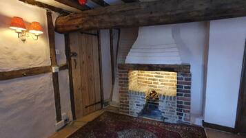 Double Room, Bathtub (Room 2) | Egyptian cotton sheets, premium bedding, individually decorated