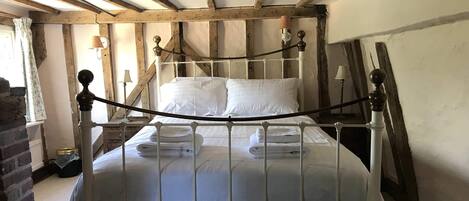 Triple Room, Bathtub (Room 1) | Egyptian cotton sheets, premium bedding, individually decorated