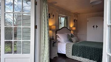 Double Room (Room 8) | Egyptian cotton sheets, premium bedding, individually decorated
