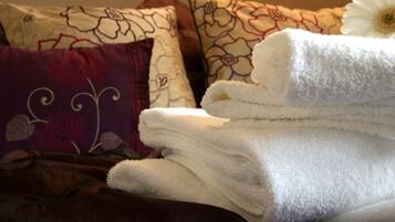 Double or Twin Room, Ensuite | Individually decorated, individually furnished, iron/ironing board, WiFi