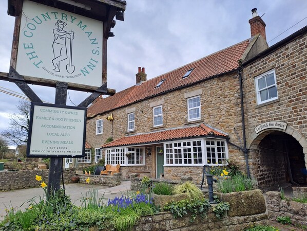 Front of property - The Countryman's Inn (Bedale)