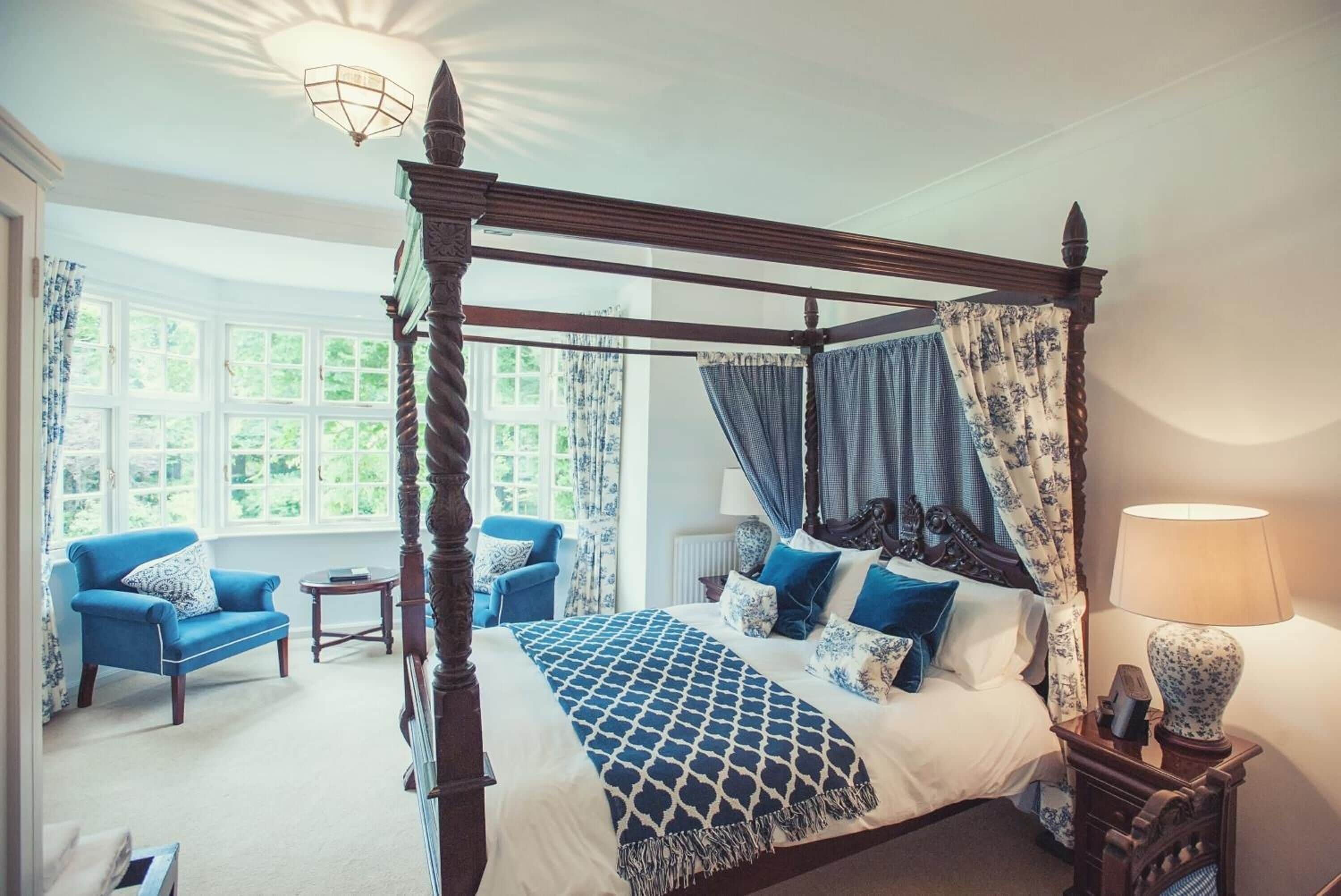 junior double room | individually decorated, individually furnished, desk, iron/ironing board