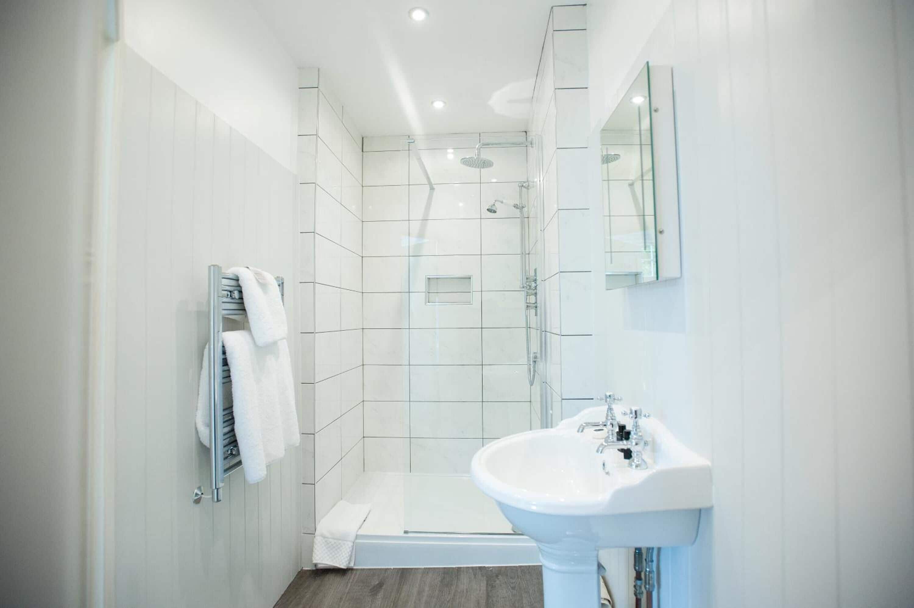 junior double room | bathroom | free toiletries, hair dryer, towels, soap