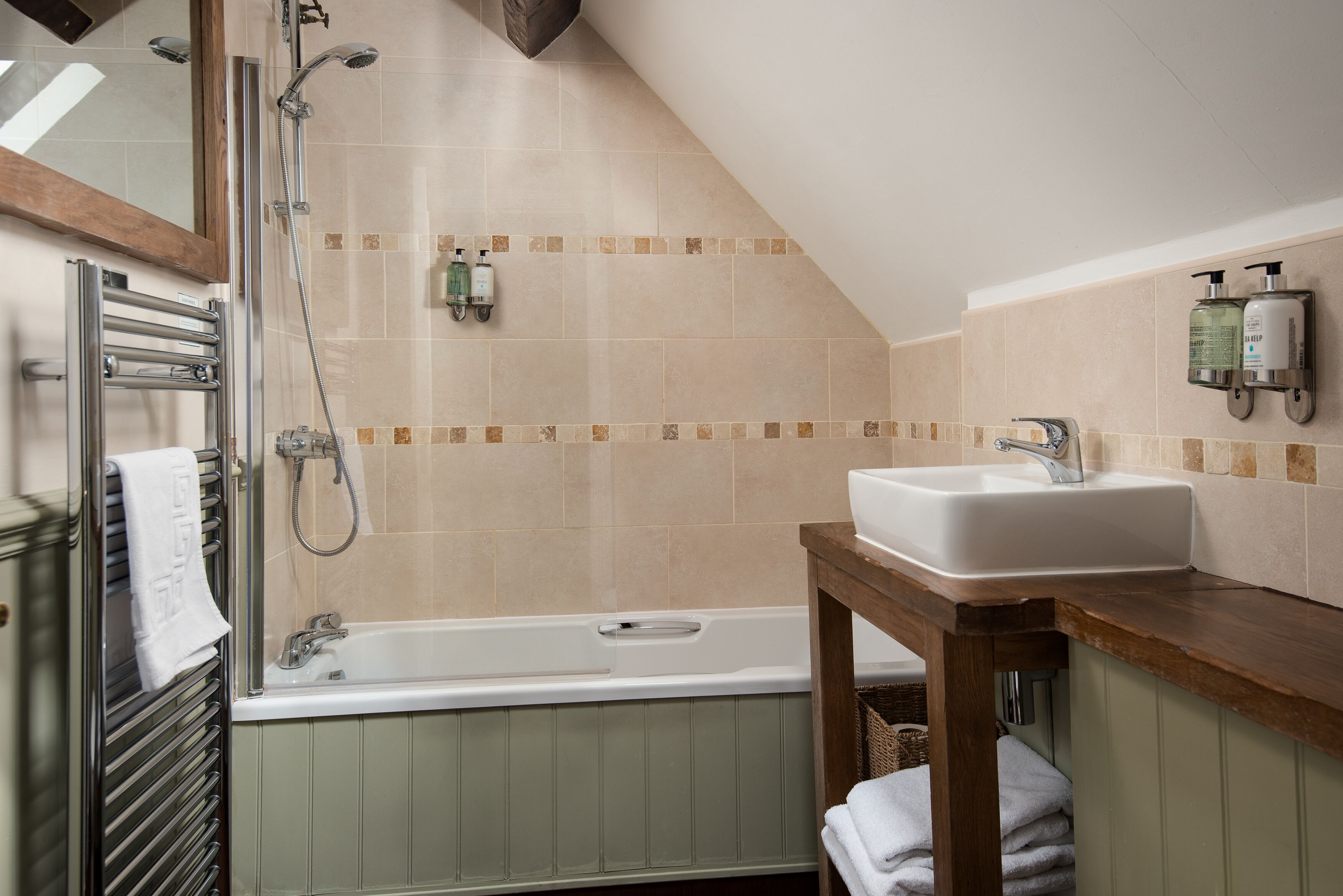 Double or Twin Room | Bathroom | Eco-friendly toiletries, hair dryer, towels