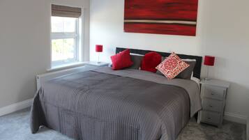 House, 6 Bedrooms, Balcony, Garden View | 1 bedroom, desk, iron/ironing board, free WiFi