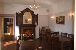 Bar (in der Unterkunft)